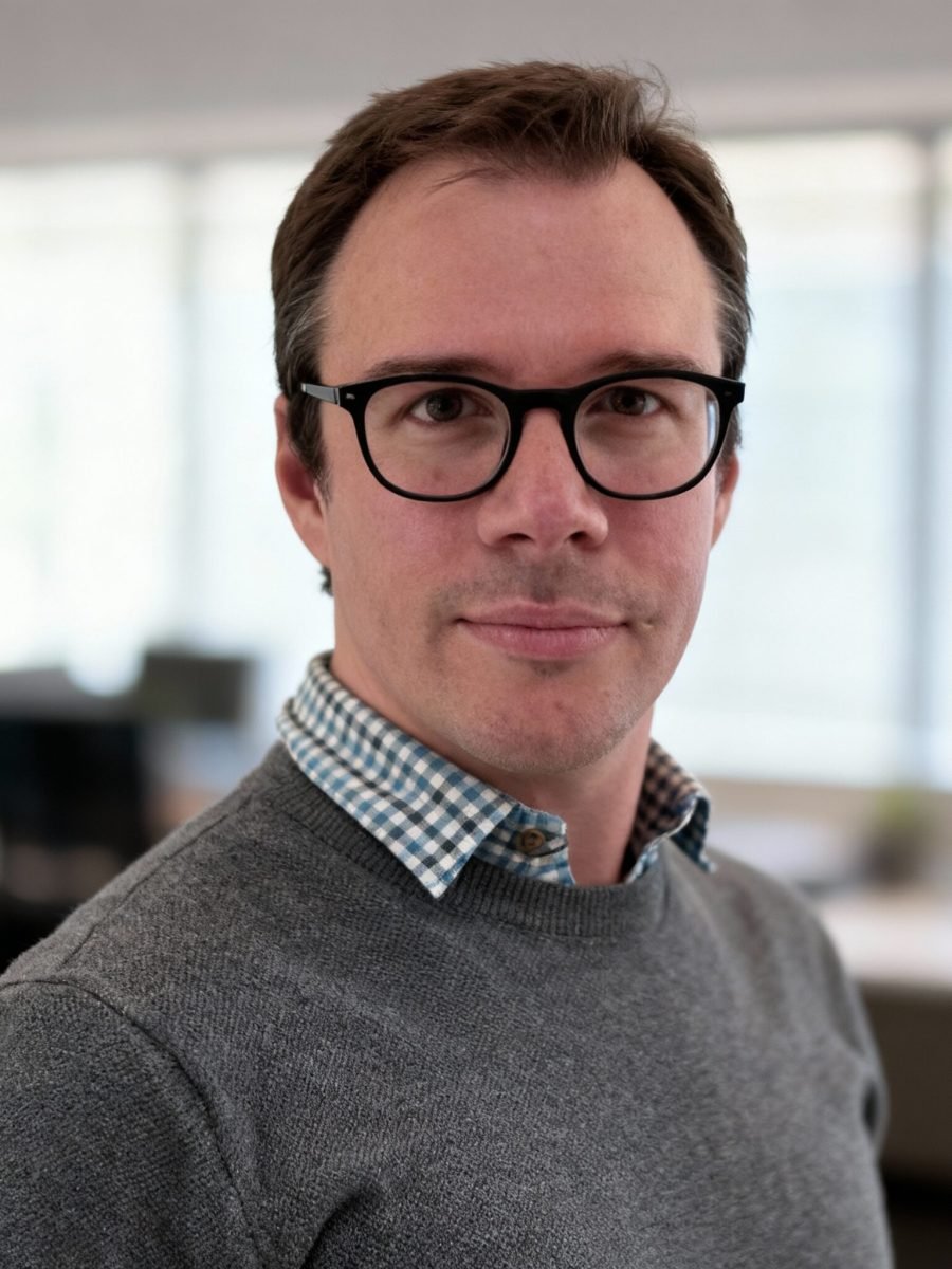 freepik__professional-photography-for-linkedin-pfp-standing__92770